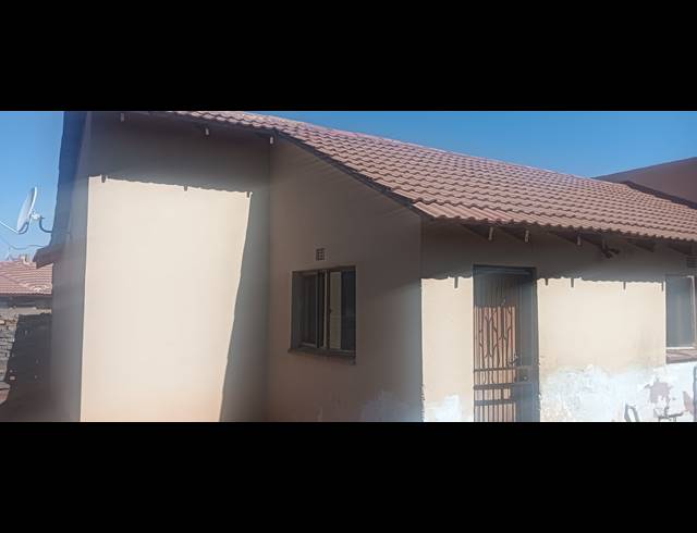 3 BEDROOM FREEHOLD FOR SALE IN VOSLOORUS